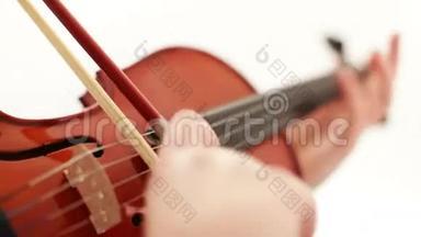 玩小提琴